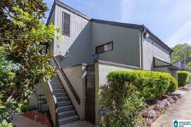 Building Photo - 3350 Altamont Rd S