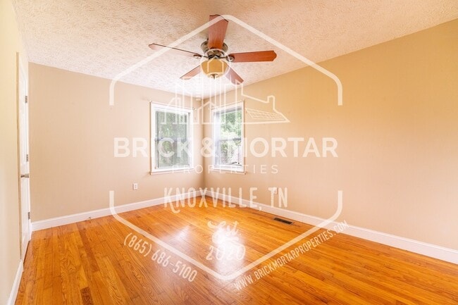 Building Photo - 815 Julianne Dr