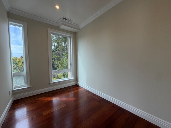 Building Photo - 261B Dolores St