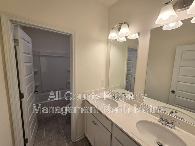 Building Photo - 142 Hadley Wy