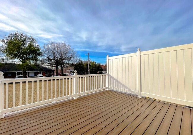 Building Photo - Sullivan Lane