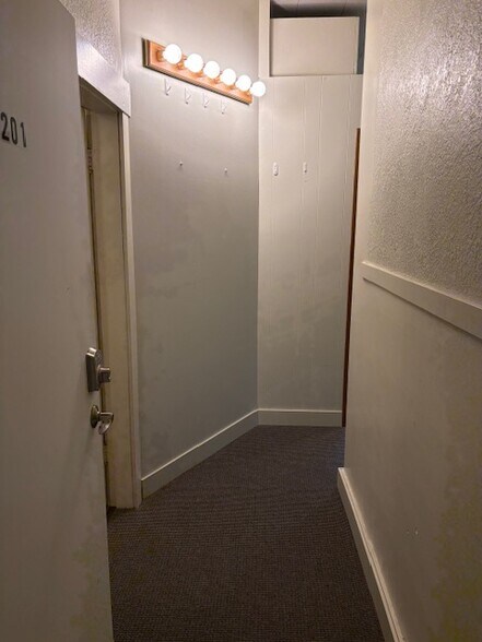 Entry - 413 Front St