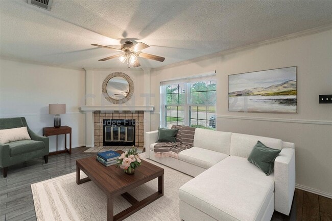 Building Photo - Beautifully Updated