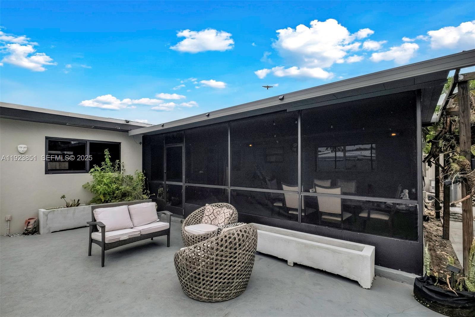 Building Photo - 530 NW 39th St