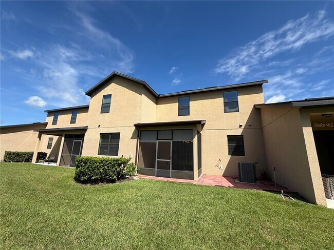 Building Photo - 2432 Seven Oaks Dr