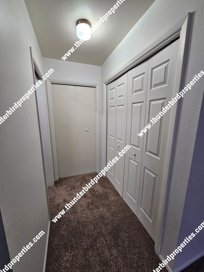 Building Photo - 2 bedrooms in NE Heights