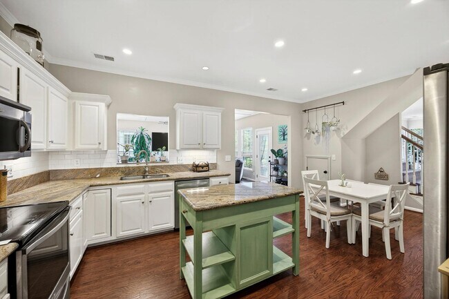 Building Photo - 5409 Dwight Dr