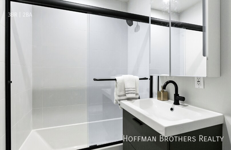 Building Photo - 221 Lucas Ave