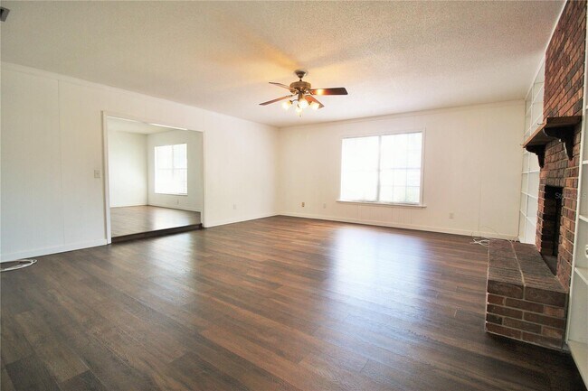 Building Photo - 5524 Clearview Dr