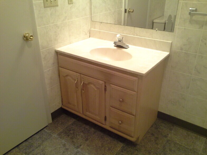 bath - 119 Valley View Dr