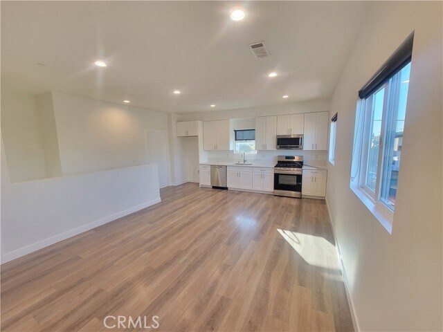 Building Photo - 7334 Vineland Ave