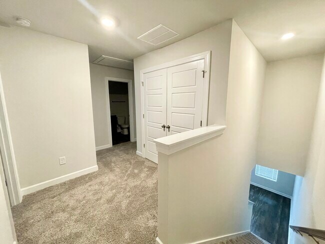 Building Photo - 614 Reese Ln