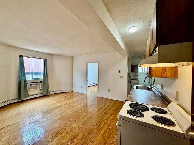 Building Photo - 21 Billings Rd