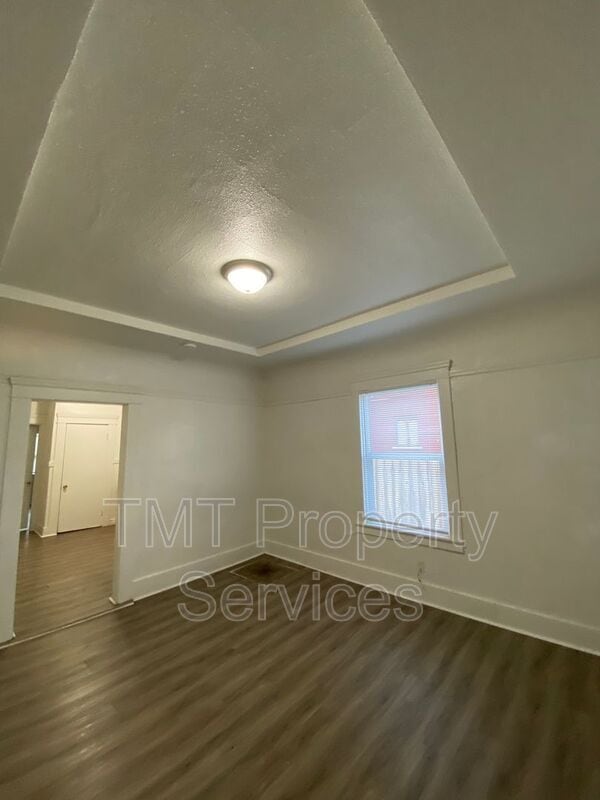 Building Photo - 202-208 W Oak Street