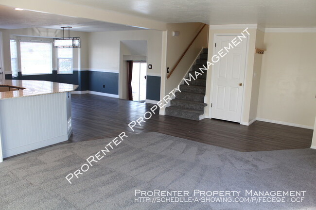 Building Photo - Updated 5 Bed, 2.5 Bath East Layton Home