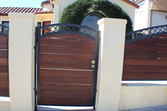 Building Photo - 3827 W Ave 42