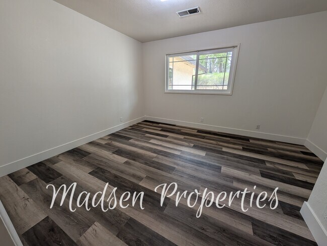 Building Photo - 6231 Pebble Ln