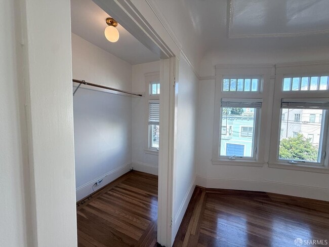 Building Photo - 1418 8th Ave