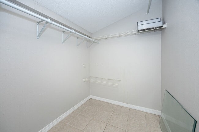 Building Photo - Charming 4-Bedroom, 2-Bath Home in a Prime Location