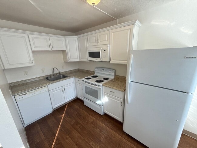 Building Photo - 1350 12th St SE