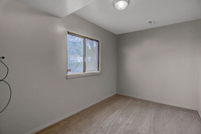 Building Photo - 1179 E 2450 N