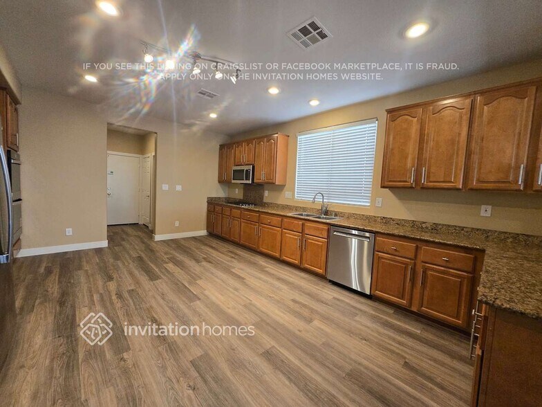 Building Photo - 5525 Rocky Ravine Ave