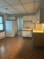 Building Photo - 633 Carmalt St