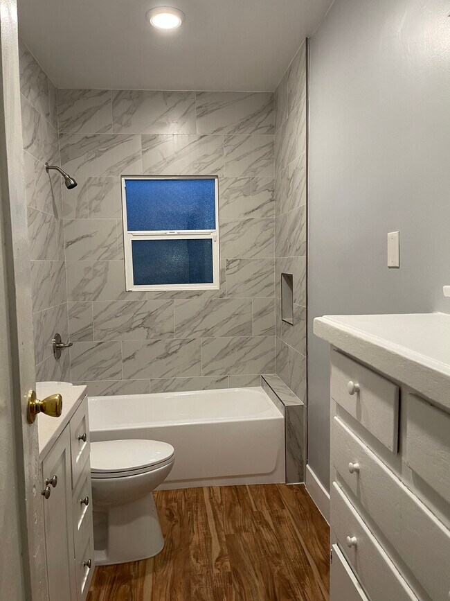 Building Photo - 1155 E 15th St