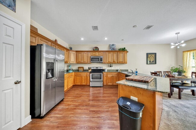 Building Photo - 511 Arbor Lake Dr