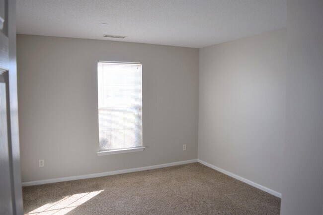 Building Photo - 3317 Alderpoint Ln