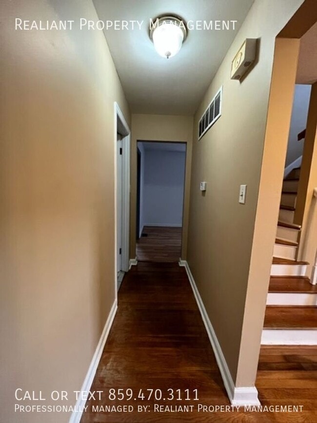 Building Photo - 1503 Roanoke Rd