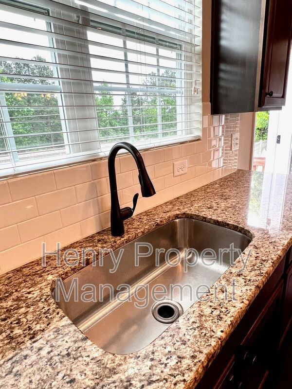 Building Photo - 1413 Regents Ln