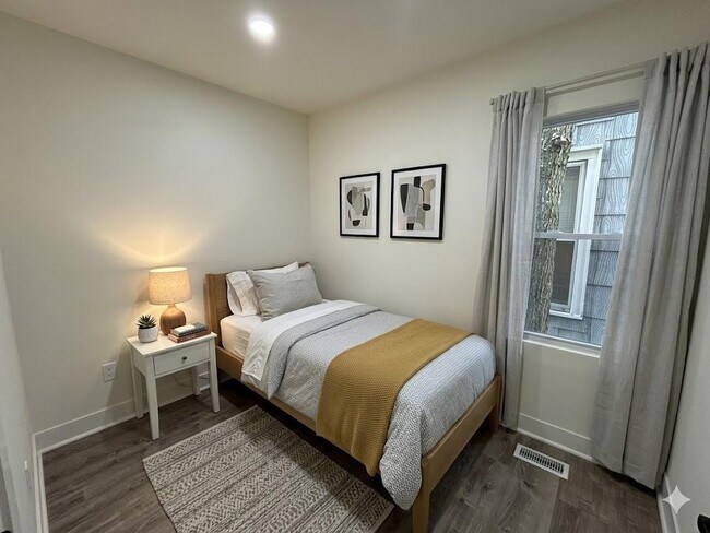 Building Photo - 693 3rd St