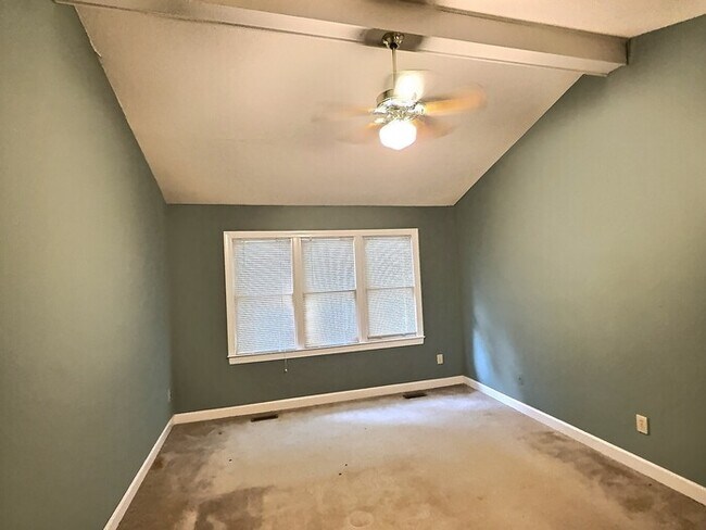 Building Photo - 7 Preakness Dr