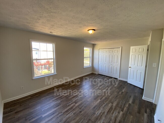 Building Photo - 105 Raquel Ct