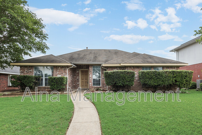 Building Photo - 1443 Chapman Dr