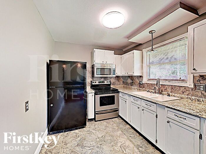 Building Photo - 5548 NE 58th St