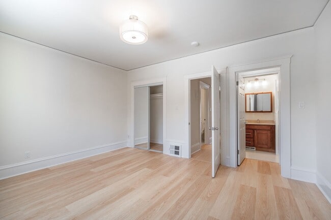 Building Photo - TOTAL REMODEL HUGE 3BR/3BA 1700sf w Garage...