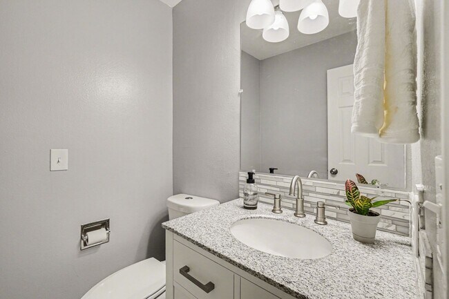 Building Photo - Updated 3-Bedroom Condo Near Downtown Fort Collins!