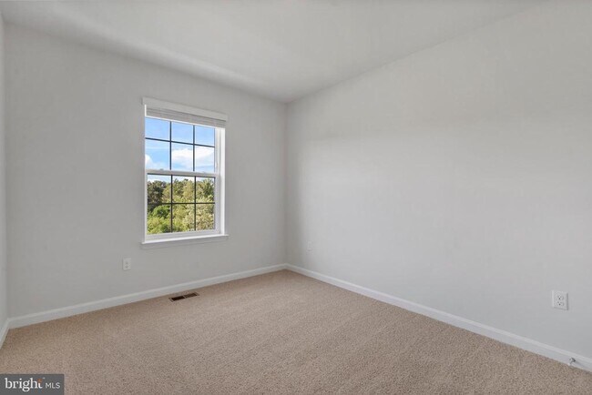 Building Photo - 16649 Green Glade Dr