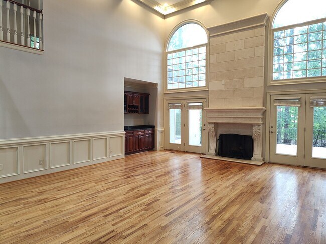 Building Photo - Stunning home located in the Popular Piper Glenn Community!
