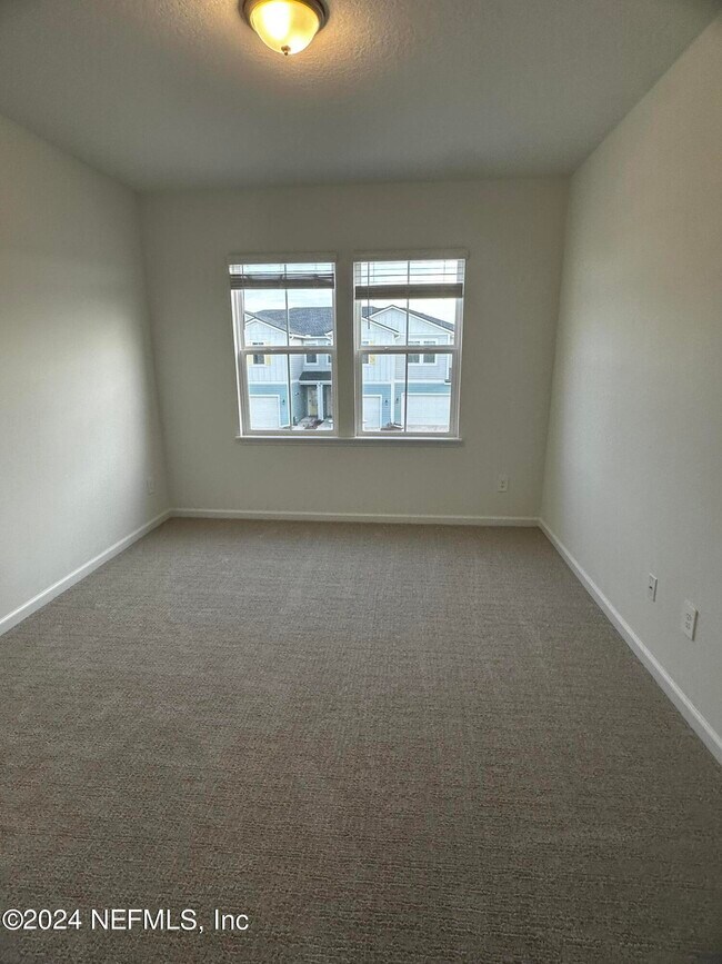 Building Photo - 315 Brandon Lks Dr