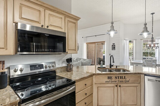 Building Photo - 329 Sailfish Cir