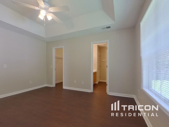 Building Photo - 425 Northshore Ct