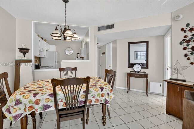 Building Photo - 1817 S Ocean Dr