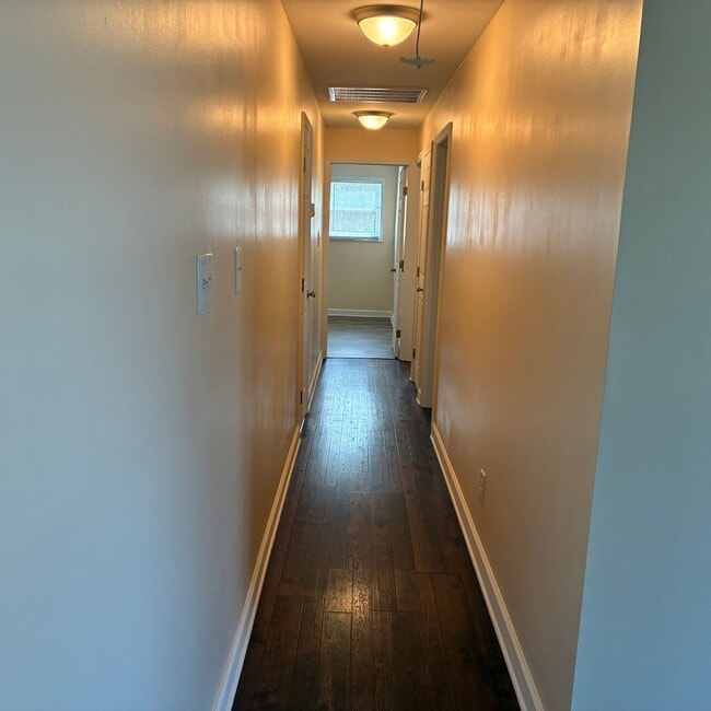 Building Photo - 4 Bedroom 3 Bath Home in Winnabow, NC