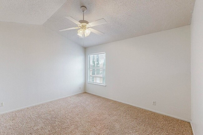 Building Photo - Beautiful 4 bedroom, 2 bath home in Northeast El Paso!