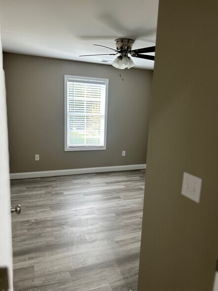 Building Photo - 125 Scout Cir