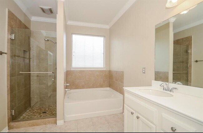 Building Photo - 210 Riverway Bluff Ln