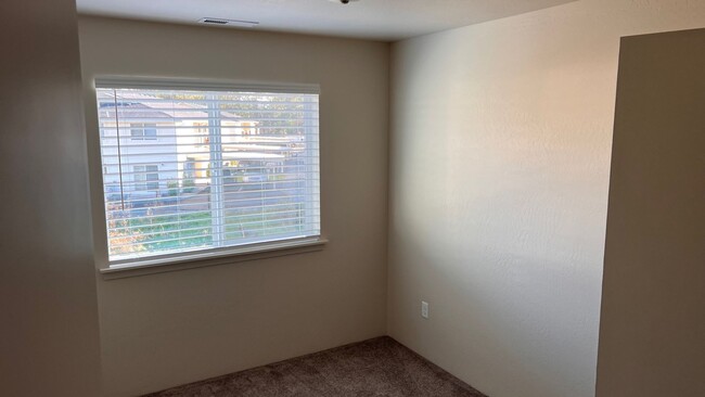 Building Photo - Beautiful Spacious New Built Townhome for ...